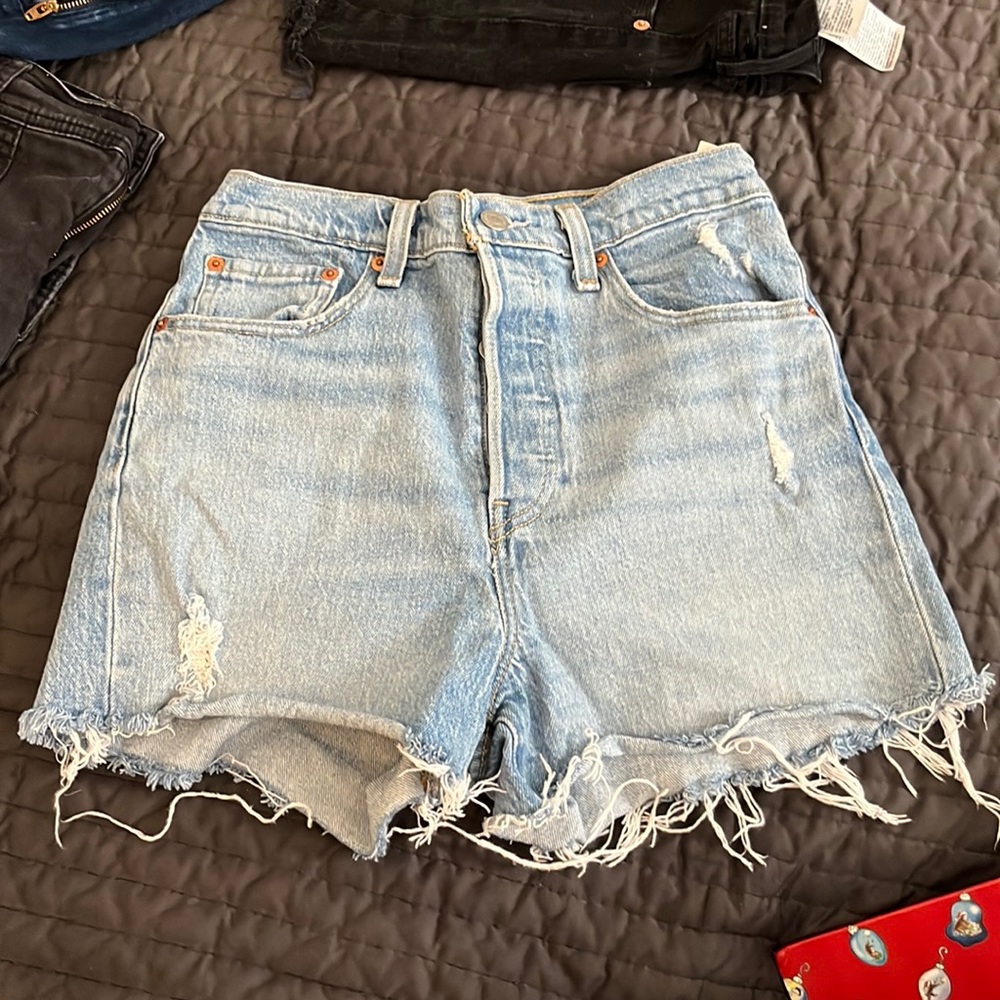 Levi Ribcage Shorts
